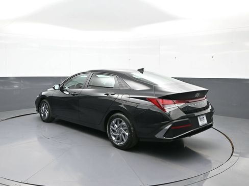 Certified 2024 Hyundai Elantra SEL FWD image 8