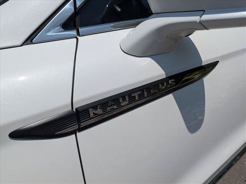 Used 2021 Lincoln Nautilus Reserve w/ Equipment Group 201A AWD/4WD image 10