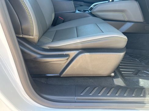 Used 2025 Chevrolet Colorado ZR2 w/ Technology Package image 27