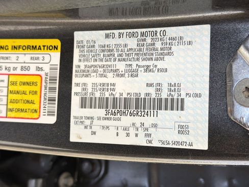Used 2016 Ford Fusion SE FWD image 19