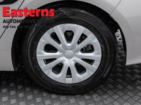 Used 2020 Toyota Prius Prime XLE image 32