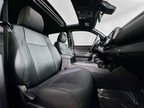 Used 2021 Toyota Tacoma TRD Off-Road w/ TRD Premium Off Road Package image 26