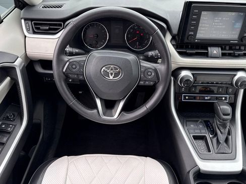 Used 2020 Toyota RAV4 XLE w/ XLE Grade Weather Package FWD image 26