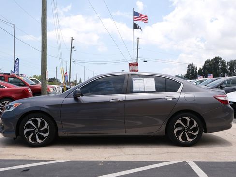 Used 2017 Honda Accord EX image 8