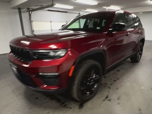 Used 2024 Jeep Grand Cherokee Limited w/ Black Appearance Package image 4