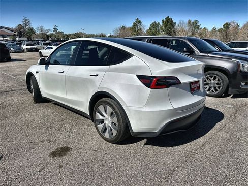 Used 2021 Tesla Model Y Long Range image 9