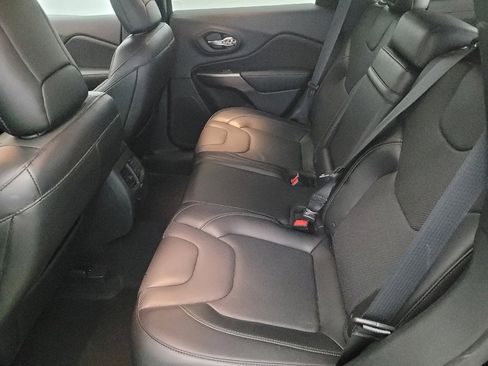 Used 2019 Jeep Cherokee Limited image 18