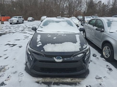 Used 2024 Toyota Corolla LE image 3