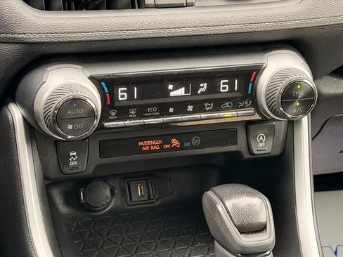 Used 2021 Toyota RAV4 XLE w/ Convenience Package AWD/4WD image 20