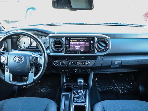 Used 2019 Toyota Tacoma TRD Off-Road w/ Technology Package image 13