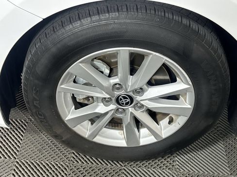Used 2025 Toyota Camry LE FWD image 10