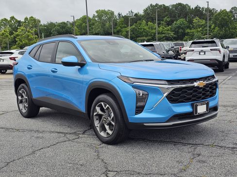 New 2026 Chevrolet Trax LT w/ Driver Confidence Package FWD image 3