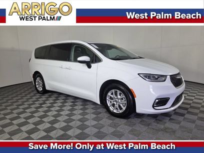 Used 2023 Chrysler Pacifica Touring-L