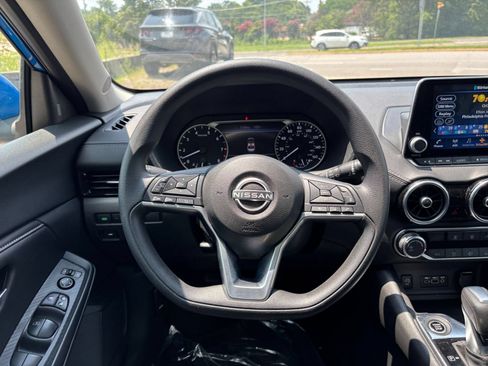 Used 2025 Nissan Sentra SV FWD image 30