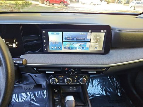 Used 2025 Nissan Kicks SV w/ SV Premium Package image 16