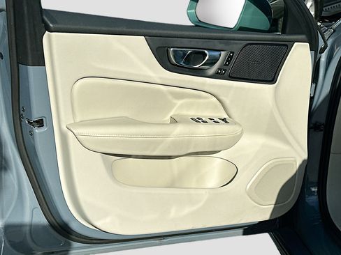 Used 2022 Volvo S60 B5 Inscription image 21