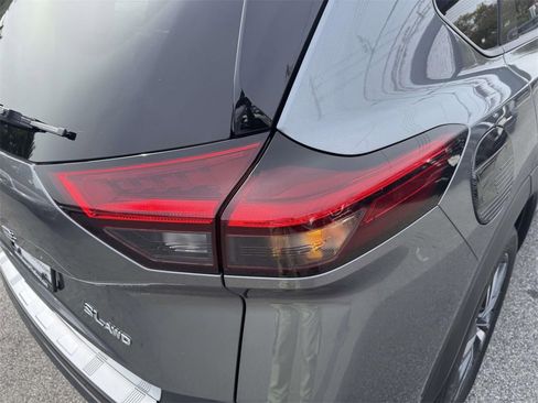 Used 2023 Nissan Rogue SL w/ SL Premium Package image 10