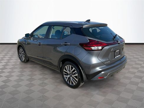 Used 2022 Nissan Kicks SV image 5