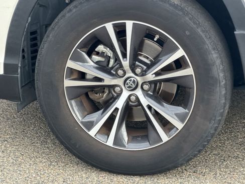 Used 2016 Toyota Highlander XLE AWD/4WD image 22