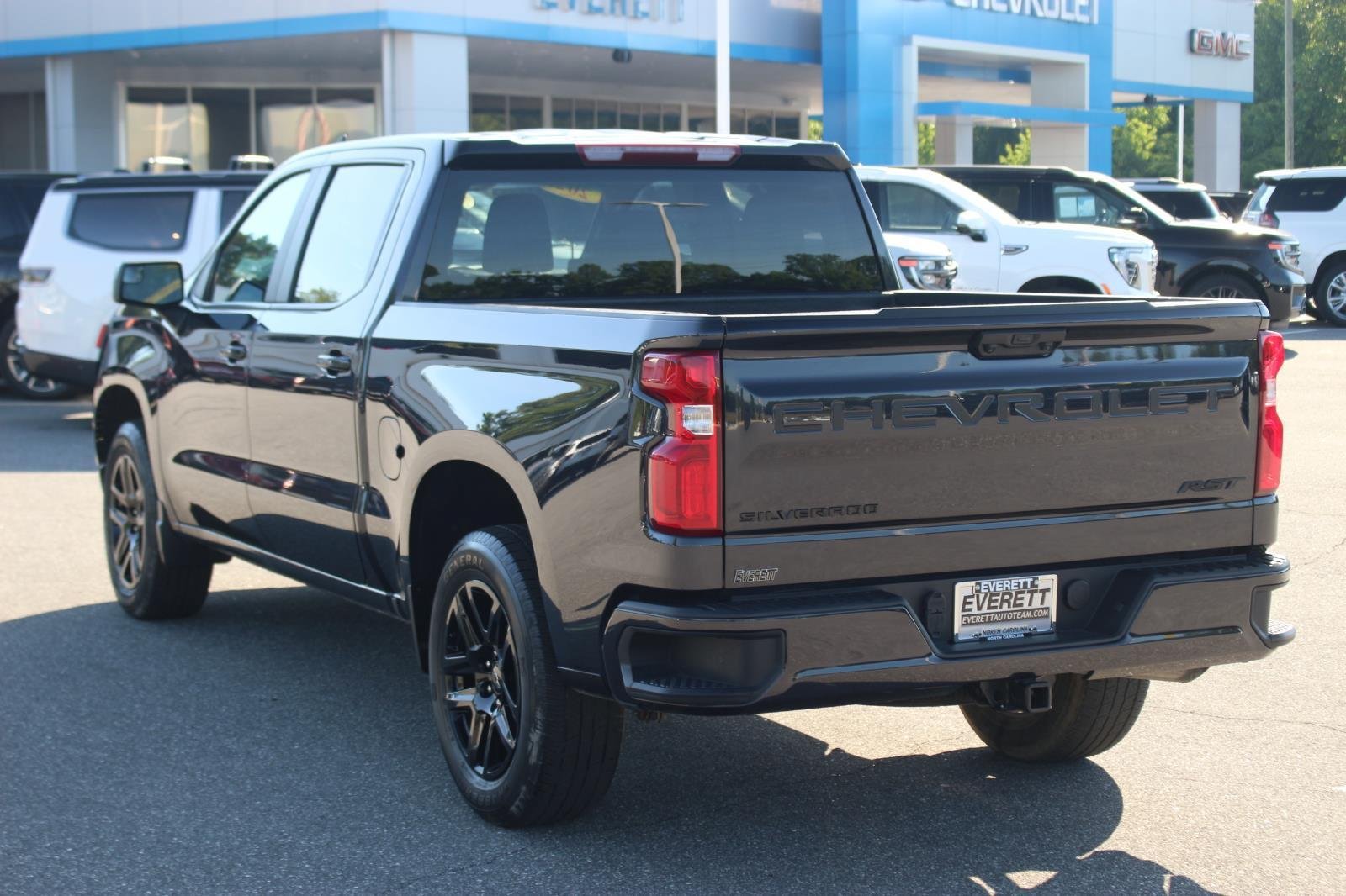Used 2023 Chevrolet Silverado 1500 RST w/ LPO, Dark Essentials Package AWD/4WD image 5