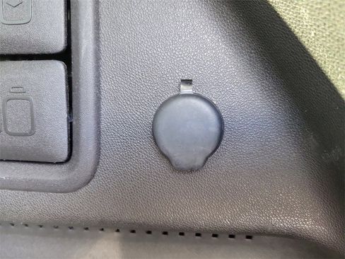 Used 2019 Chevrolet Equinox LT w/ Driver Convenience Package image 8