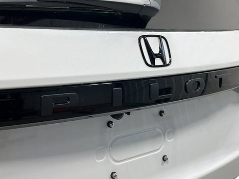 New 2026 Honda Pilot Touring image 7