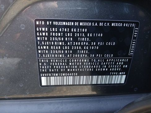 New 2025 Volkswagen Tiguan SE image 28