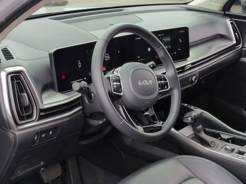 Certified 2025 Kia Sorento EX w/ Panoramic Sunroof Package FWD image 10