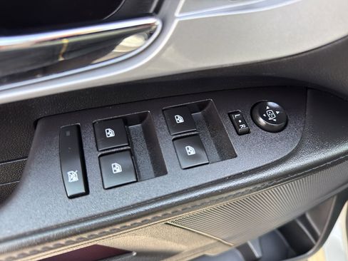 Used 2016 Chevrolet Equinox LT w/ Convenience Package image 12