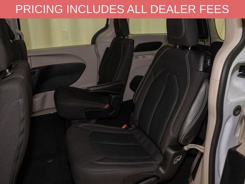 Used 2023 Chrysler Voyager LX FWD image 8