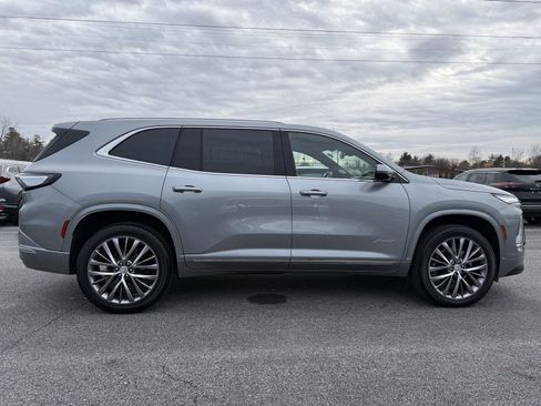 Certified 2025 Buick Enclave Avenir w/ LPO, All-Weather Package image 4