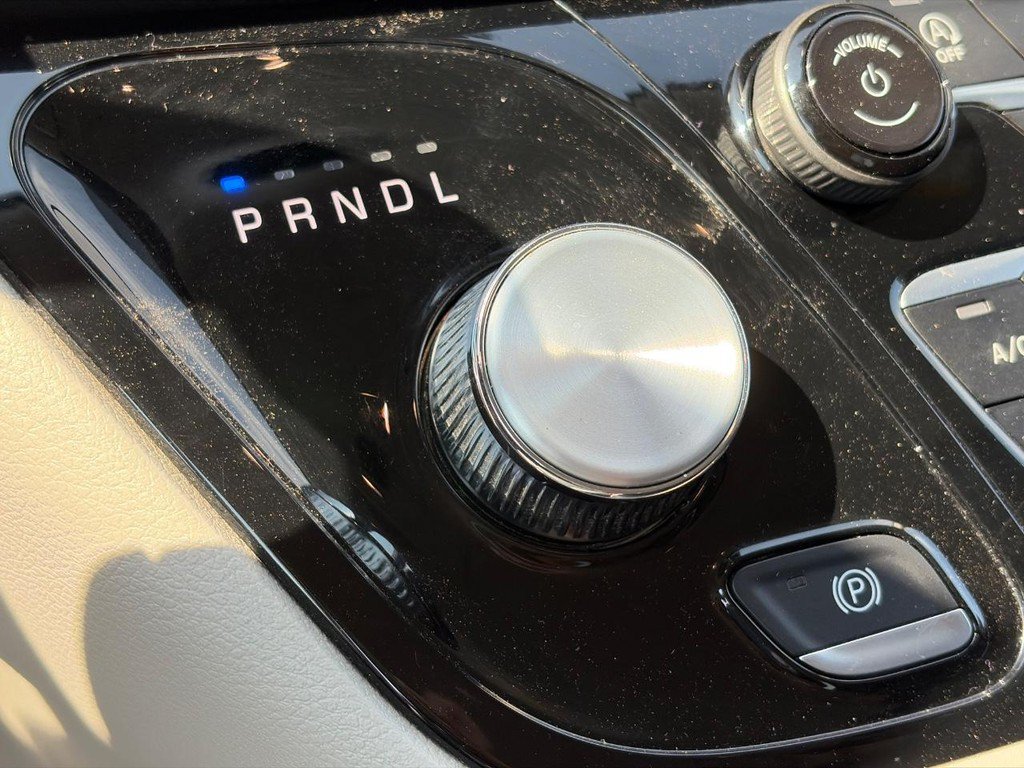 Used 2024 Chrysler Pacifica Touring-L FWD image 17