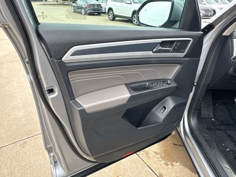 Used 2022 Volkswagen Atlas SEL Premium image 23