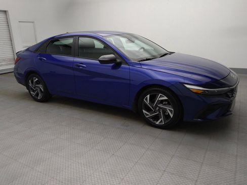 Used 2025 Hyundai Elantra Sport FWD image 11