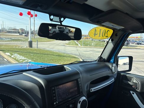 Used 2014 Jeep Wrangler Unlimited Sahara image 16