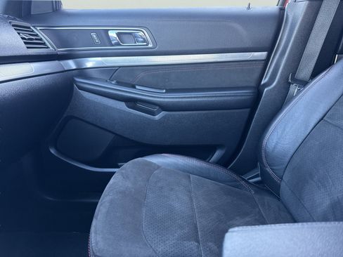 Used 2019 Ford Explorer XLT w/ XLT Sport Appearance Package image 16