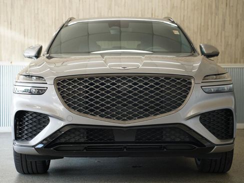 Used 2023 Genesis GV70 2.5T w/ Sport Prestige Package AWD/4WD image 3