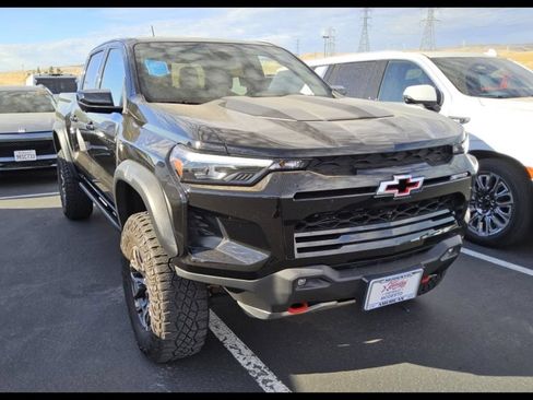 Used 2024 Chevrolet Colorado ZR2 w/ ZR2 Convenience Package III AWD/4WD image 2