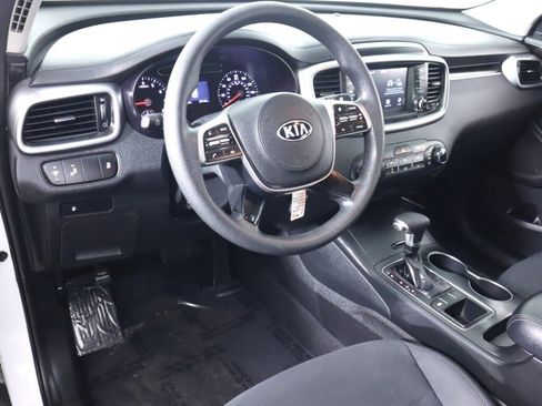 Used 2019 Kia Sorento FWD image 9