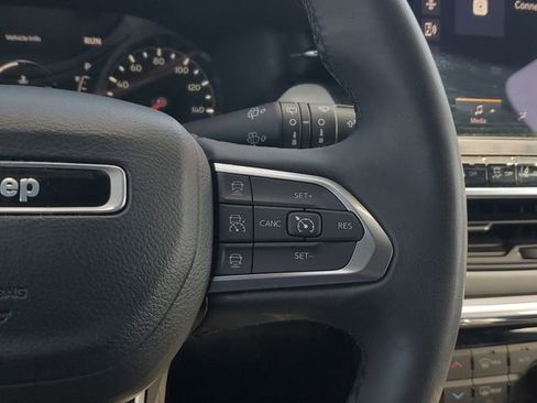 Used 2023 Jeep Compass Limited image 22