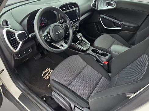 Used 2022 Kia Soul LX image 17