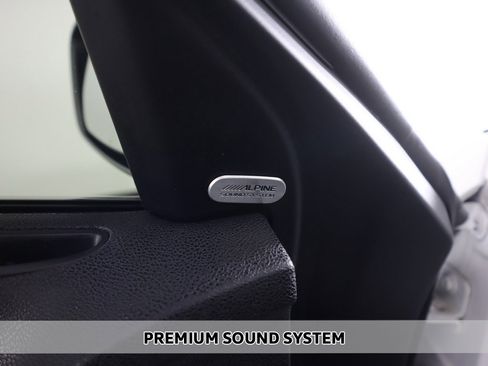 Used 2018 Chrysler 300 S image 4