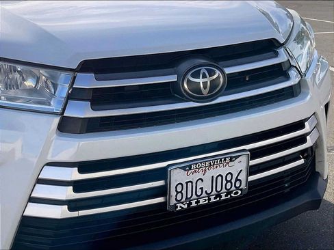 Used 2018 Toyota Highlander XLE AWD/4WD image 31