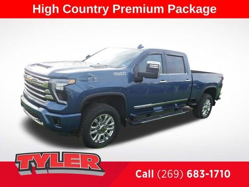 Used 2024 Chevrolet Silverado 2500 High Country w/ High Country Premium Package AWD/4WD image 3