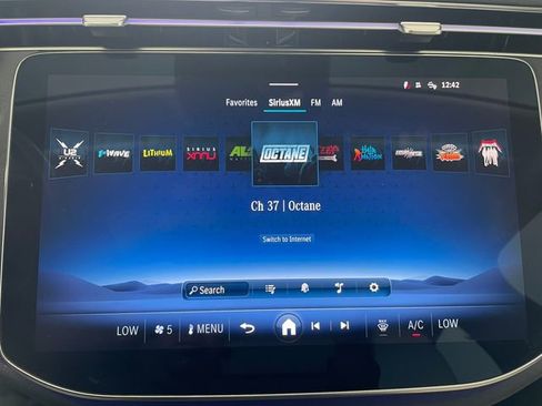 Used 2024 Mercedes-Benz E 350 4MATIC Sedan image 29