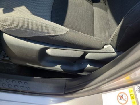 Used 2019 Toyota C-HR XLE FWD image 12