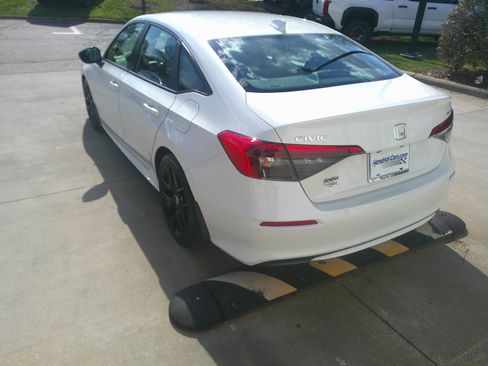 Used 2024 Honda Civic Sport image 10