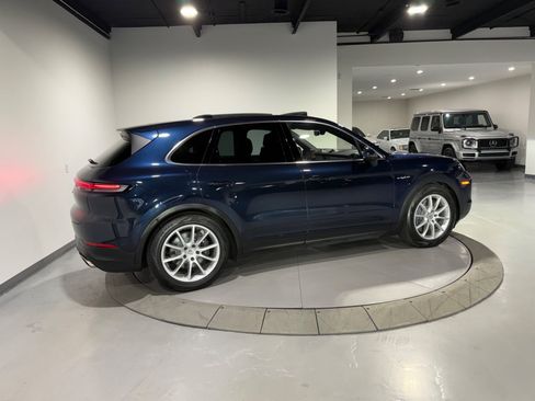 Used 2024 Porsche Cayenne AWD/4WD image 12