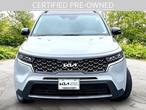 Certified 2022 Kia Sorento S w/ Panoramic Sunroof Package AWD/4WD image 3