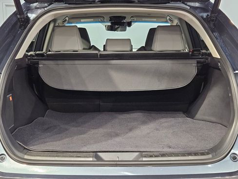 Used 2023 Toyota Venza Limited image 18